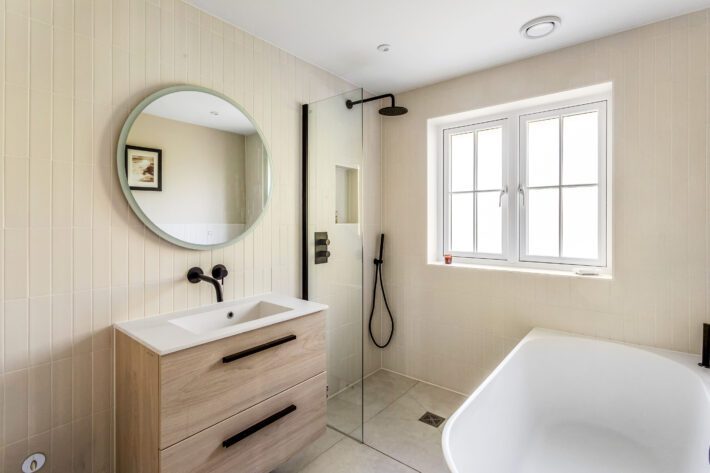 Neutral Bathroom Scheme