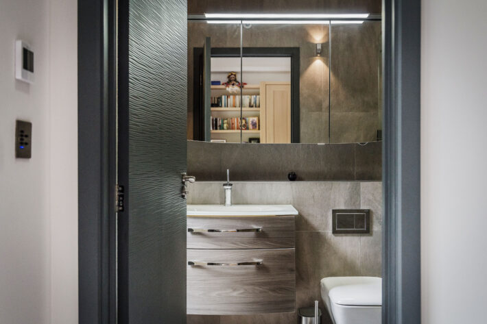 Contemporary Ensuite