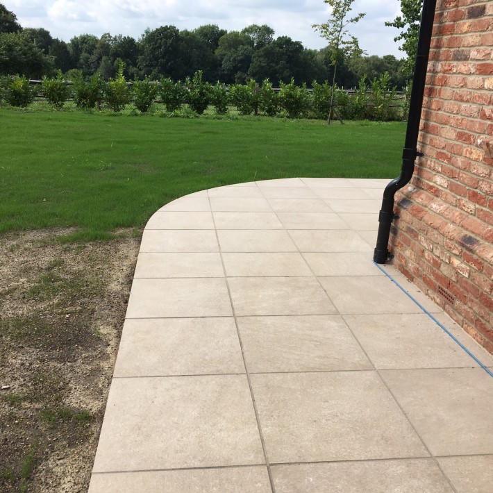 Curved patio