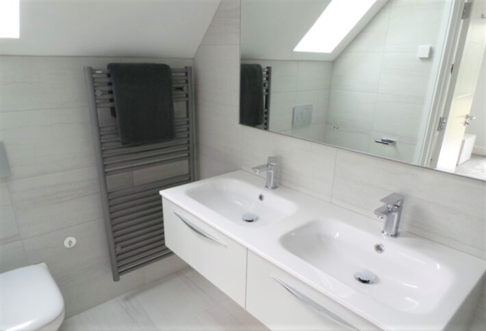 Contemporary Ensuite