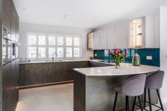 Kitchen with Breakfast Bar